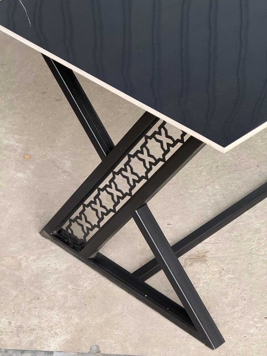 Современный журнальный столик