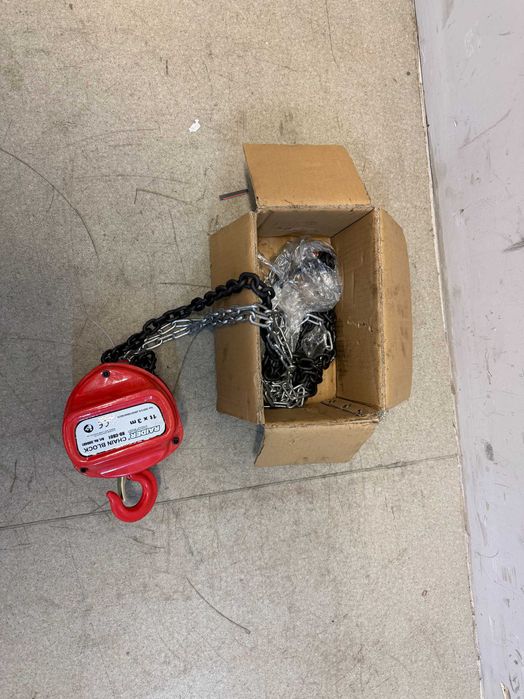 300401	Лебедка с верига 1tх3m RD-CB01