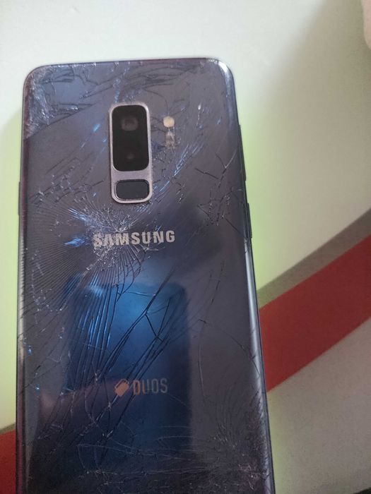 s9 plus cu display defect necesita schimbare