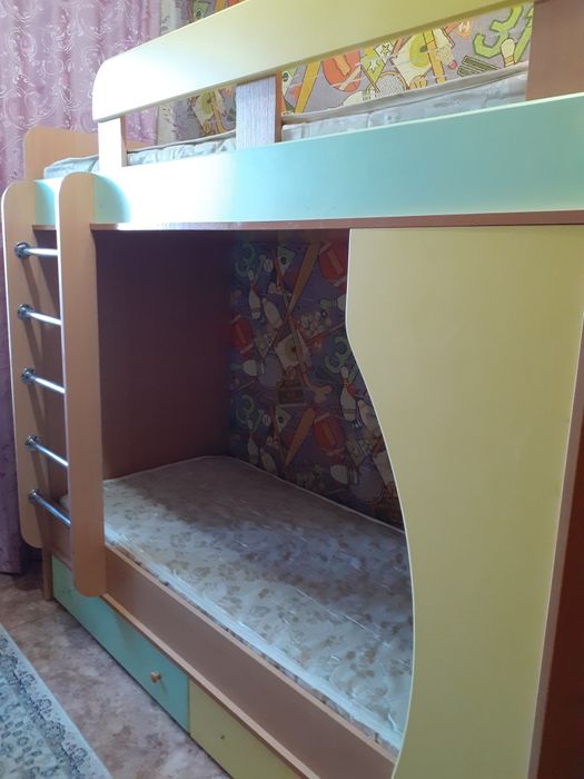 Продам двухъярусную кровать