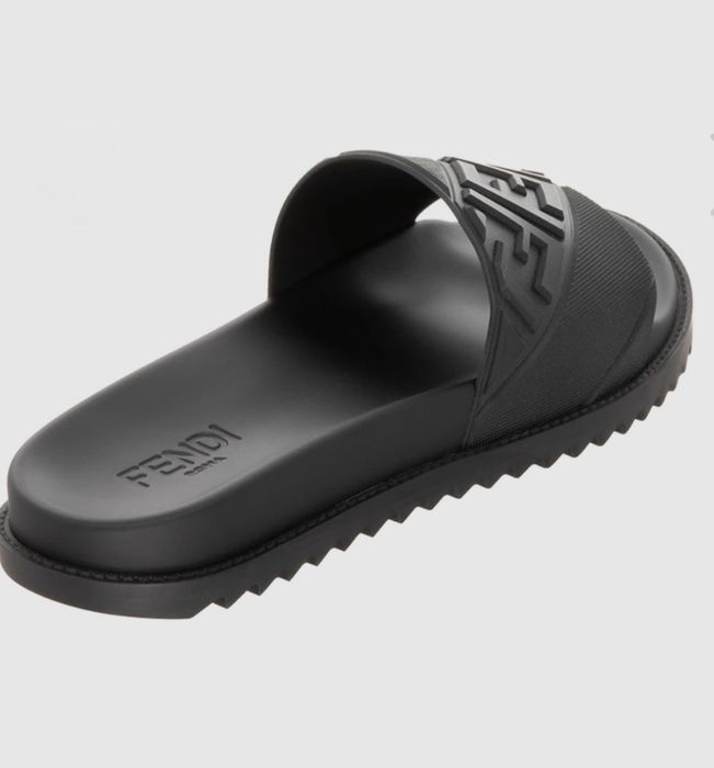 Мъжки чехли на Fendi