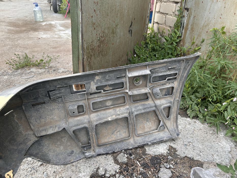 Продам бампер на  бмв е34 . Под покрас