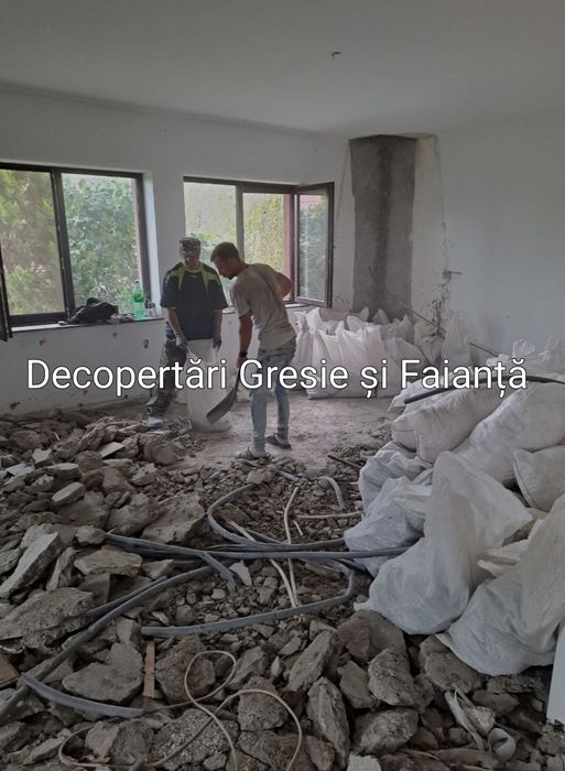 Transport moloz  /  Evacuez moloz  / Debarasări moluz  Carat moloz