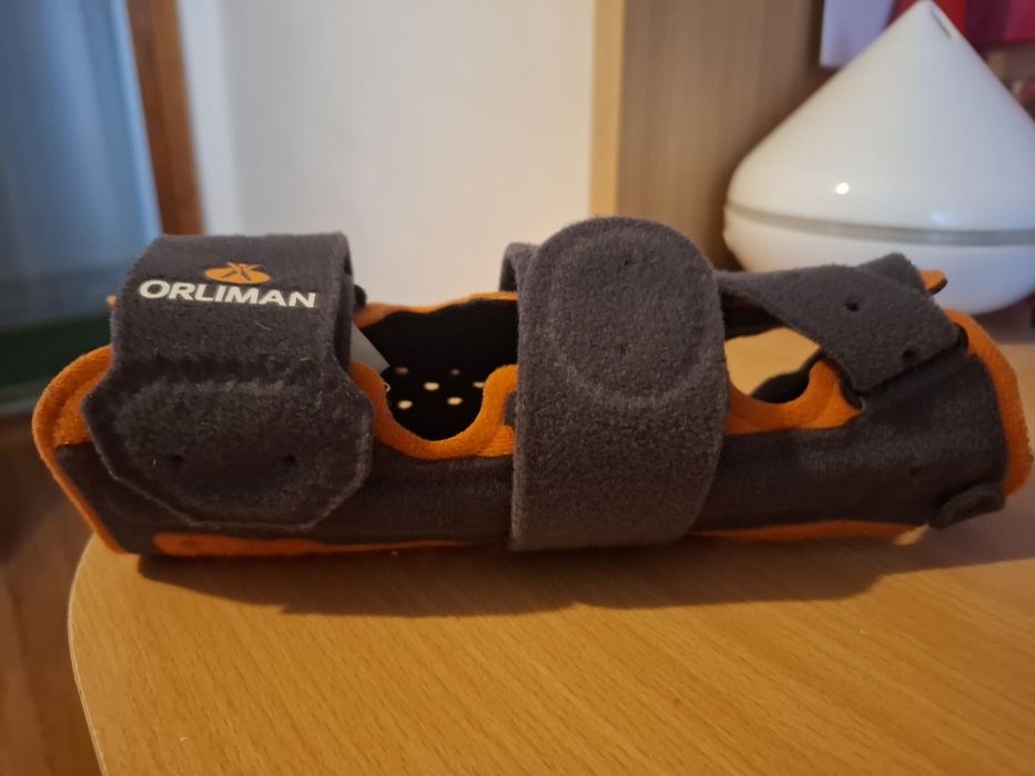 Orteză de încheietura mâinii, ameliorează simptome de Tunel Carpian