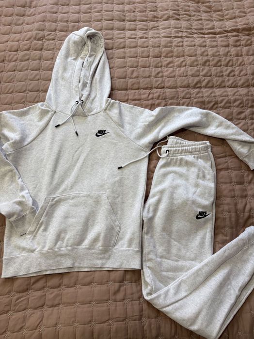 Дамски екипи Nike
