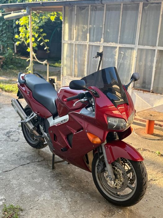 Honda vfr 800 întreținută!