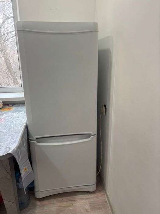 Продается холодильник Indesit