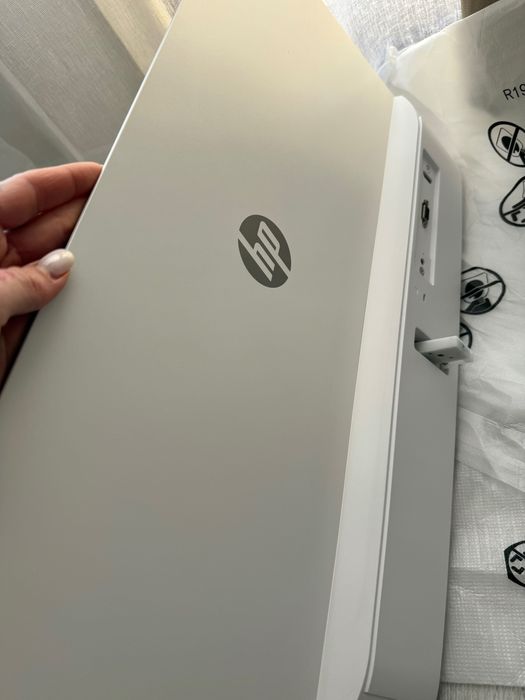 ЧИСТО НОВ Монитор 23,8 инча LED HP M24fw 1920 x 1080 пиксела, 5 ms,