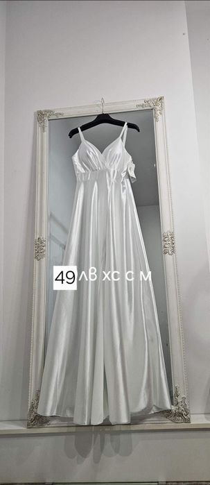 Страхотни дълги официални рокли налични в много цветове