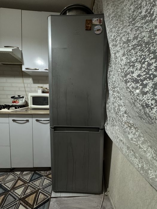 Холодильник в среднем состоянии