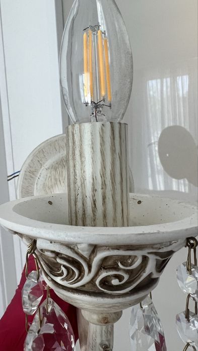 Set 5 aplice de perete , finisaj alb antichizat. metal+cristale