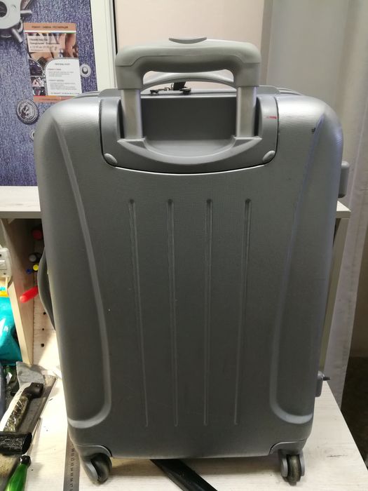 Ремонт сумок, чемоданов,подгон одежды.Замена молний,кнопок,заклёпок ...