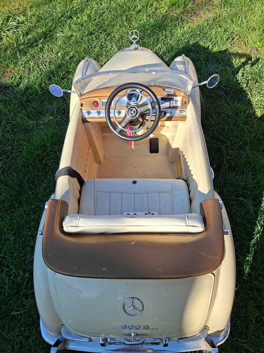 Masina electrica Mercedes retro