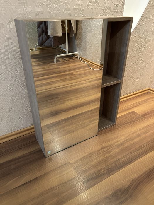 Шкаф с зеркалом в ванную