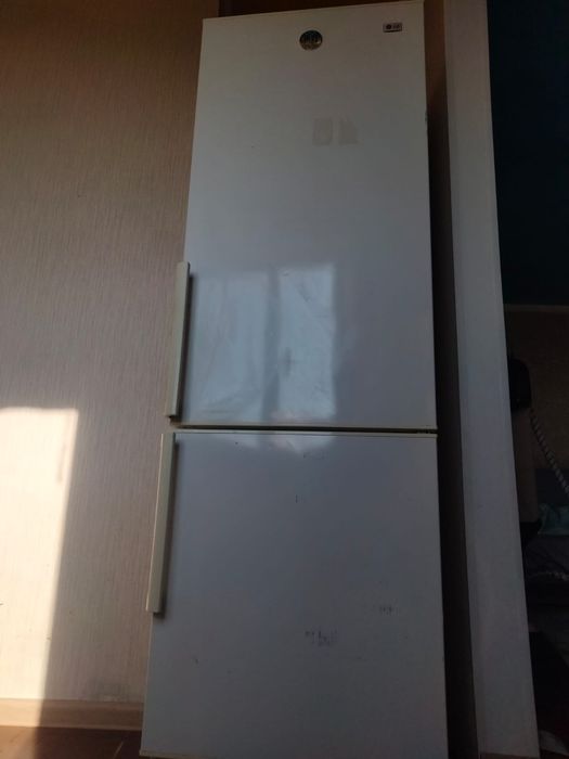 Большой холодильник LG