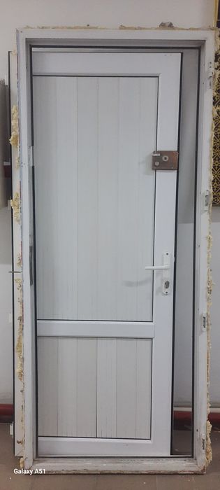 Двери пластиковые б/у 5 шт