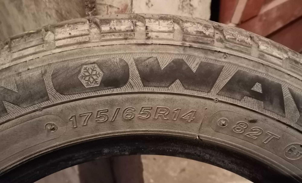 Продавам 2 броя зимни гуми 175.65.14 на 1 сезон дот 2019 Lassa