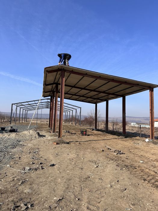 Vand hale metalice la comanda