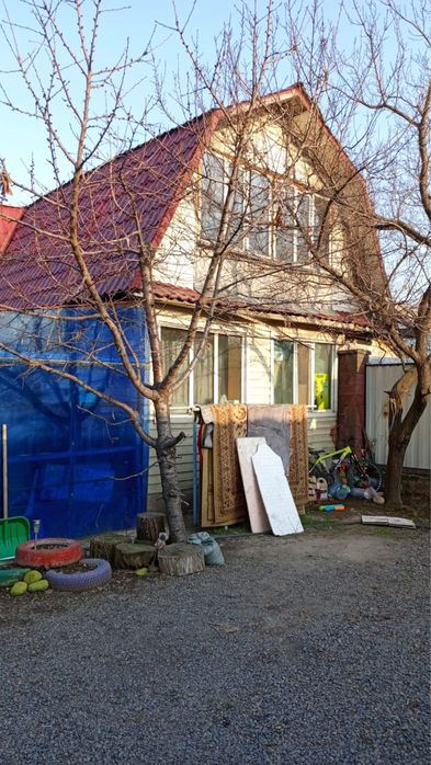 Продам два дома на одном участке