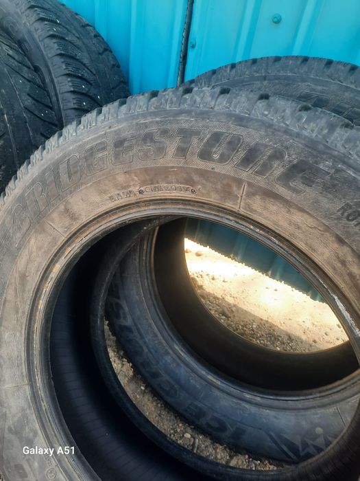 Продам Резина Bridgestone комплект 215/65/16