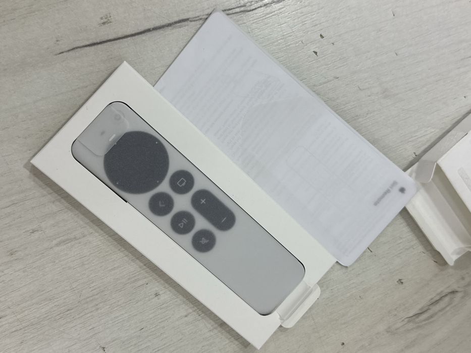 Telecomanda Siri Remote, Apple, 3rd Generation, USB-C, pentru Apple TV Model A2854, argintiu/negru , noua , nefolosita !