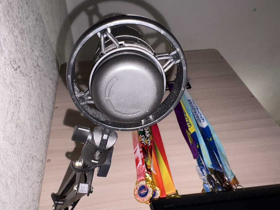 Микрофон с пантогрофом