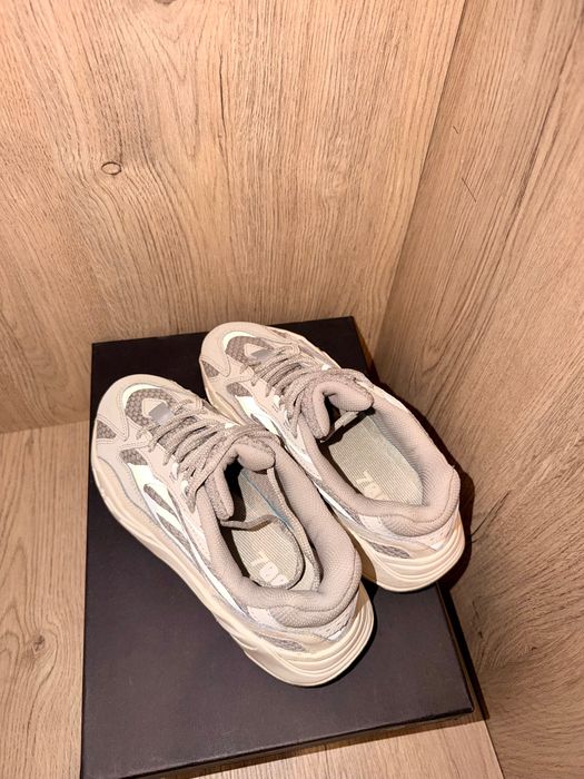 Сникърси Adidas Yeezy 700