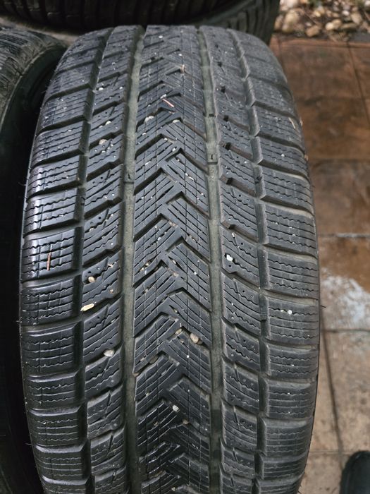 Anvelope 215/45 R18 GRIPMAX de iarna
