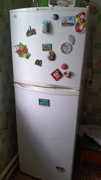 Холодильник белый высокий