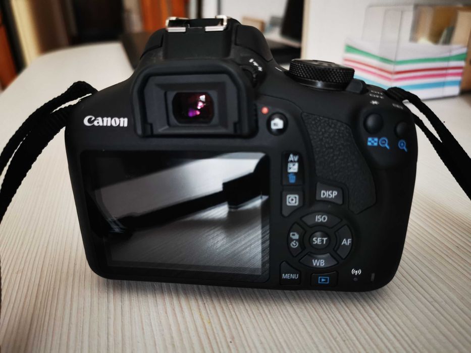 Canon EOS 2000D + EF-S 18-55 IS II 2728C003 - (NEFOLOSIT)+Trepied+Card