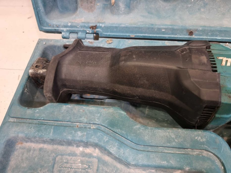 Саблен трион Makita
