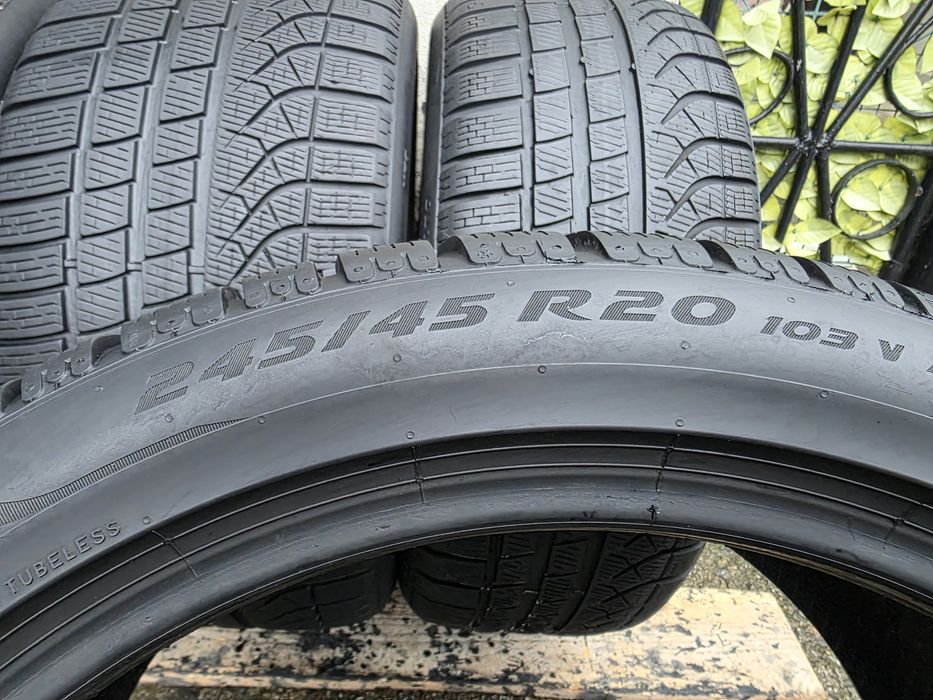 Vând patru anvelope de iarna pirelli  285 40 20 / 245 45 20 dot 3523