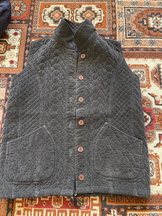 Продам жилетку безрукавку