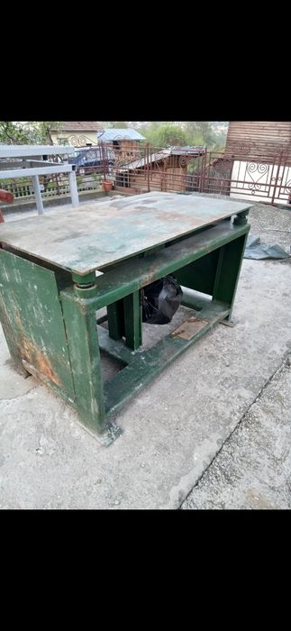 Masa vibrantă industriala
