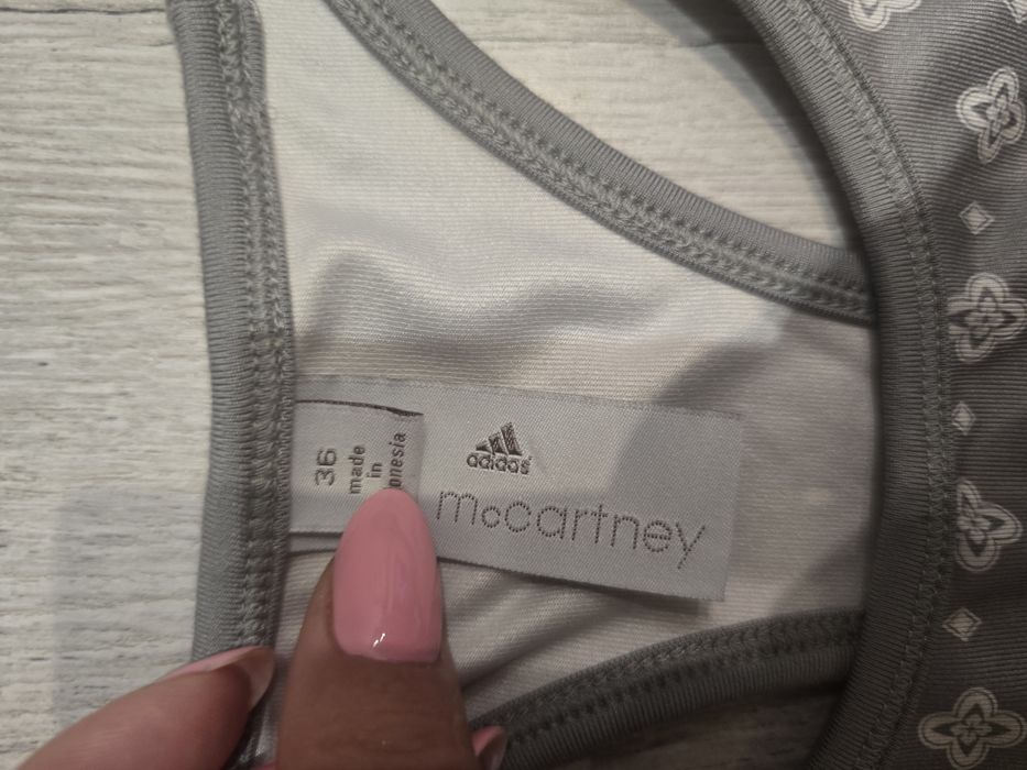 Спортен потник с изрязване