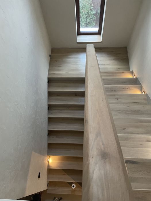 Scări din stejar / scara lemn masiv / scări pe comanda