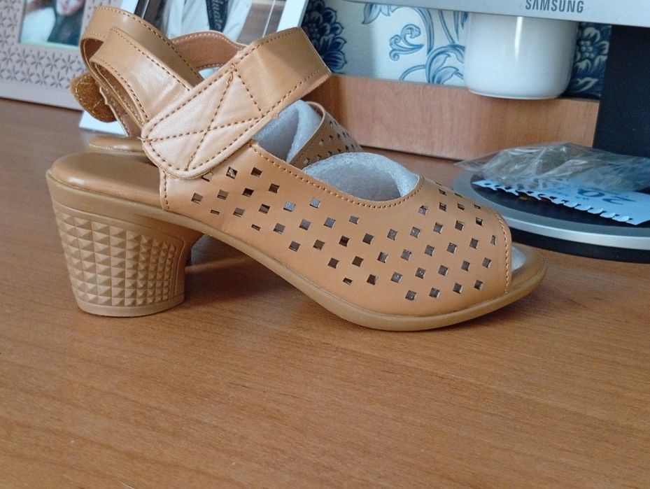 Одежда и обувь продам