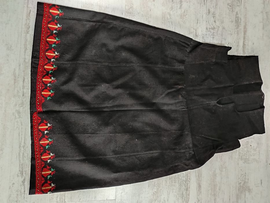 Продавам автентични носии и други неща от шопският край