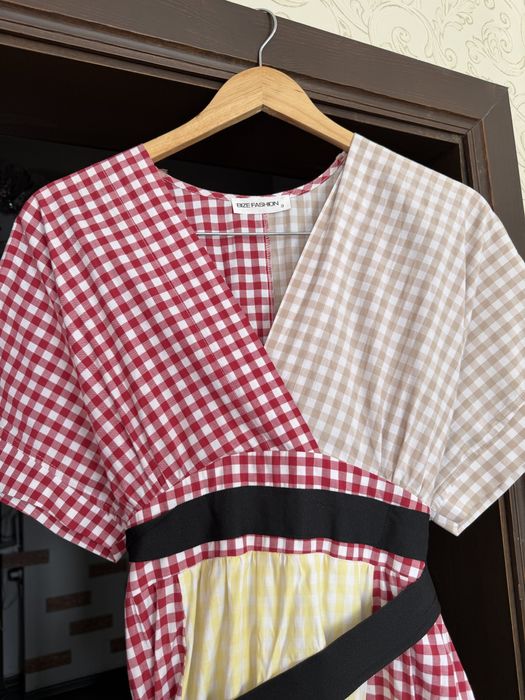 Яркое стильное платье