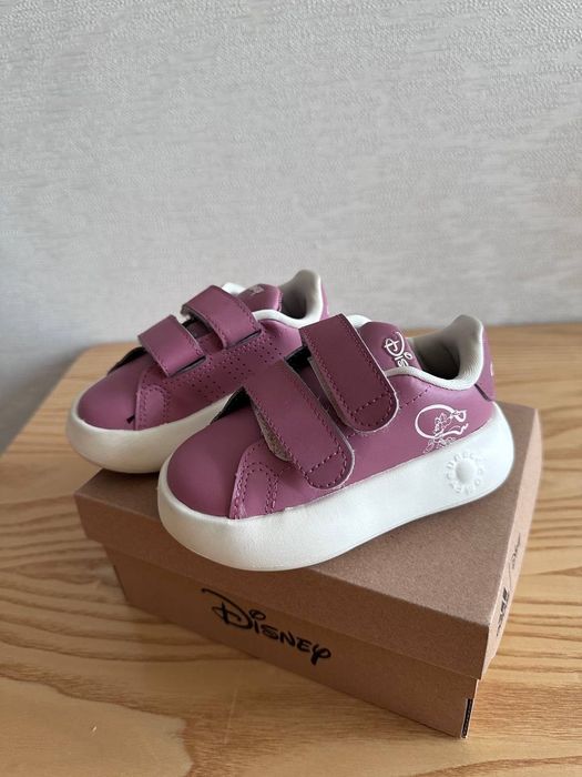 Продам детские кроссовки adidas