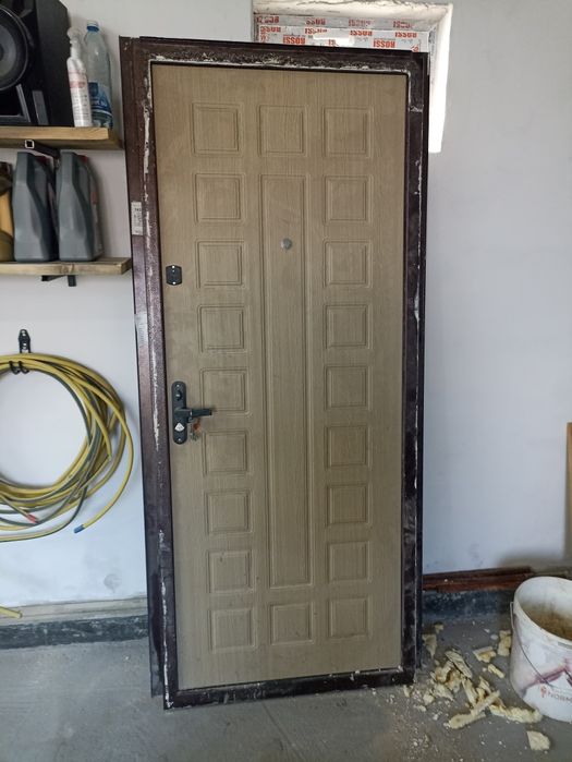 Дверь входная б/у