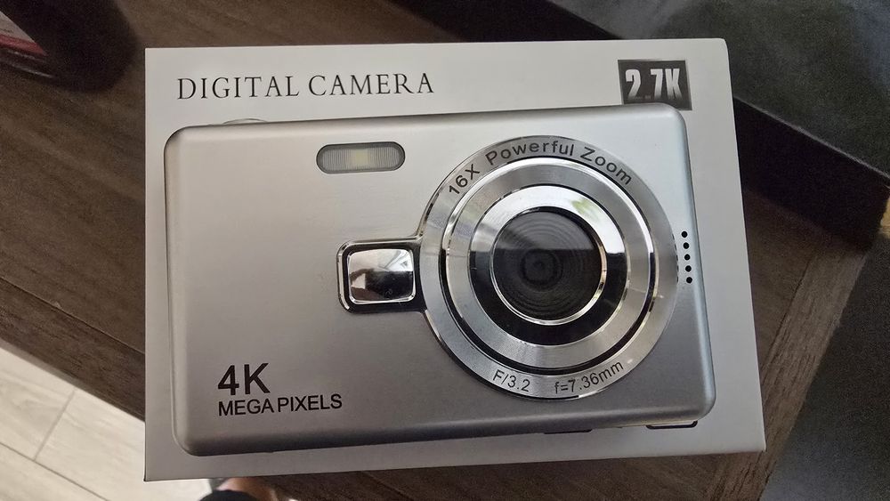 Компактен дигитален фотоапарат 48MP / 2.7K – Като нов (Пълен комплект)