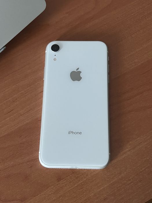 Apple iPhone XR 64GB — в хорошем состоянии