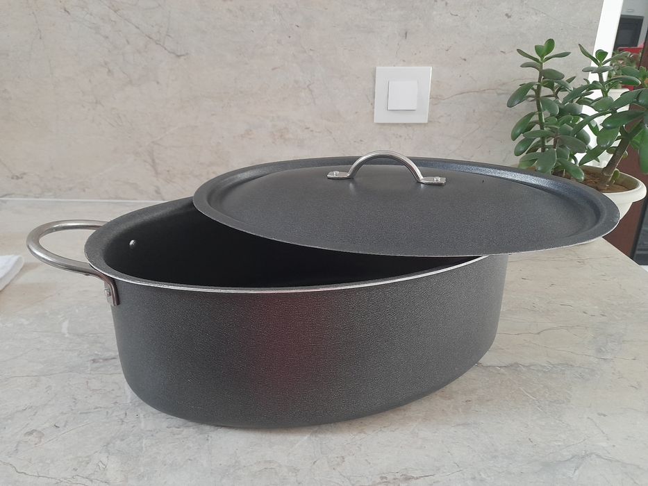 Cratita sarmale ovala 6 litri+razatoare branza ,nuca
Oala teflon inal