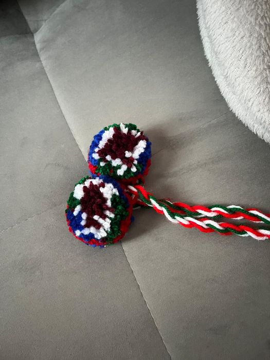 Топче, топчета от прежда, помпон, пискюл, пушета