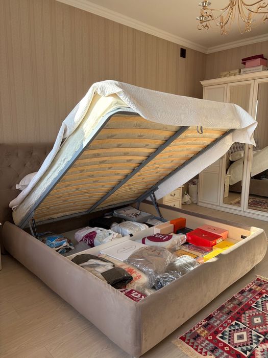 Спальный гарнитур