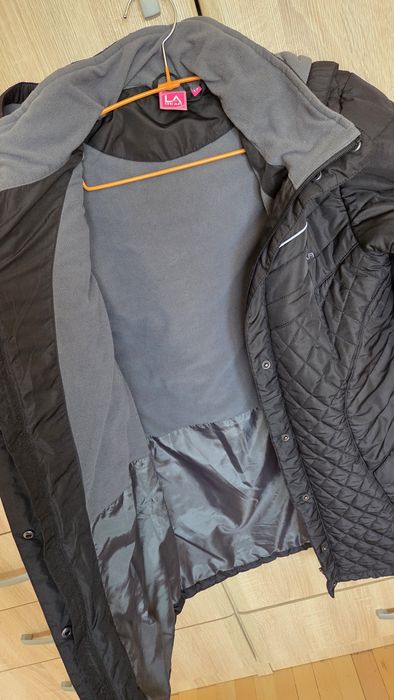 РЕЗЕРВИРАНО Дамско зимно яке LA Gear