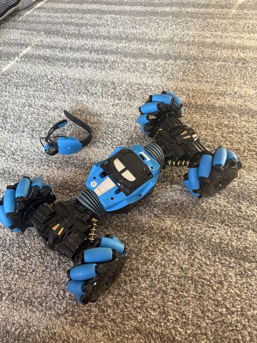 Кола с гривна за управление с жестове