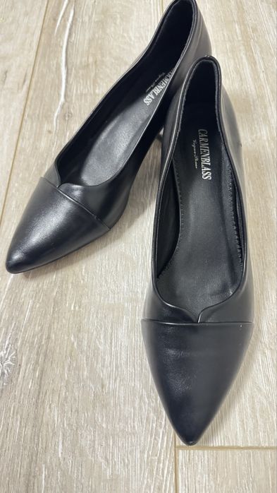 Женские туфли с невысоким каблуком ,чистая кожа