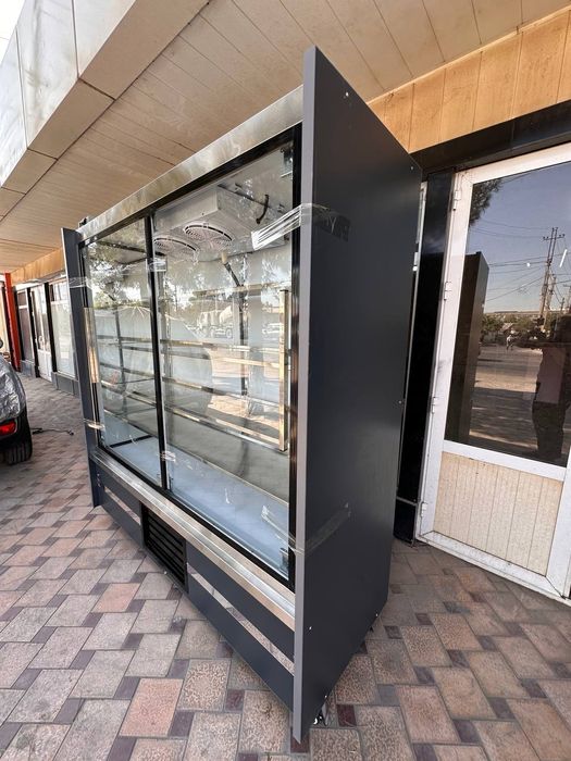 Витрина шкаф холодильнык